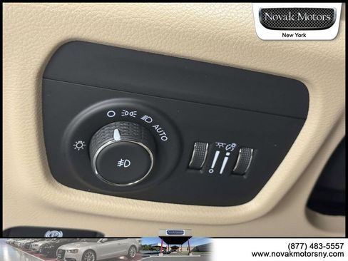 Used 2023 Jeep Grand Cherokee Limited w/ Luxury Tech Group II AWD/4WD image 18