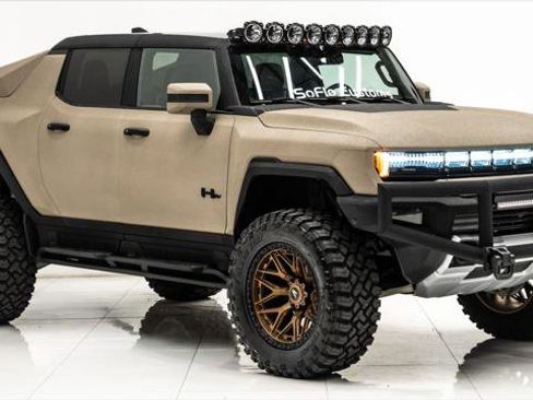 Used 2025 GMC Hummer EV 3X w/ LPO, Dark Essentials Package image 6