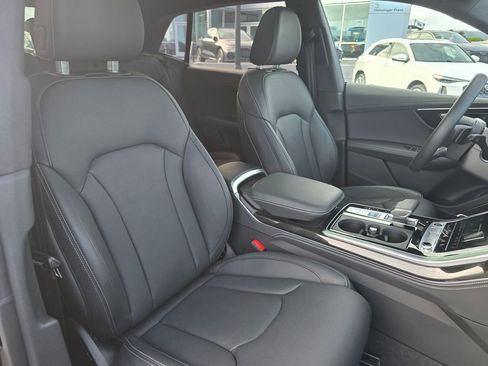 Used 2025 Audi Q8 Prestige w/ Prestige Package AWD/4WD image 13