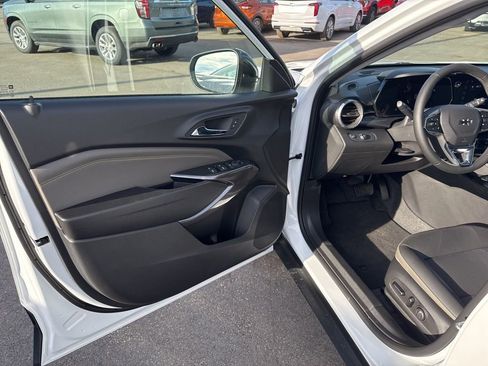 New 2026 Chevrolet Trax ACTIV w/ Sunroof Package image 27