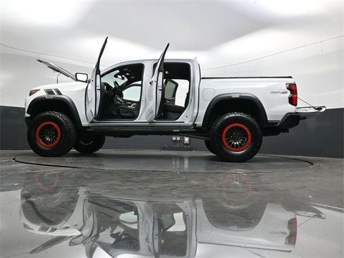 Used 2024 Chevrolet Colorado ZR2 w/ ZR2 Convenience Package III image 44