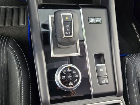 Used 2025 Mitsubishi Outlander ES image 23