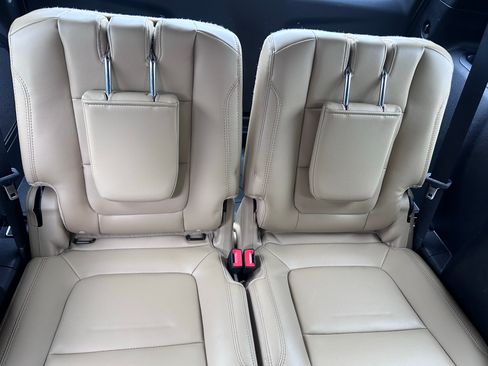 Used 2017 Ford Explorer Limited FWD image 18