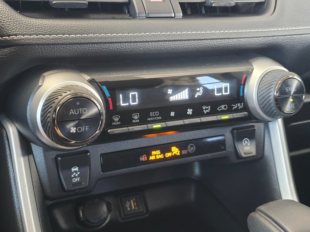 Used 2025 Toyota RAV4 XLE AWD/4WD image 28