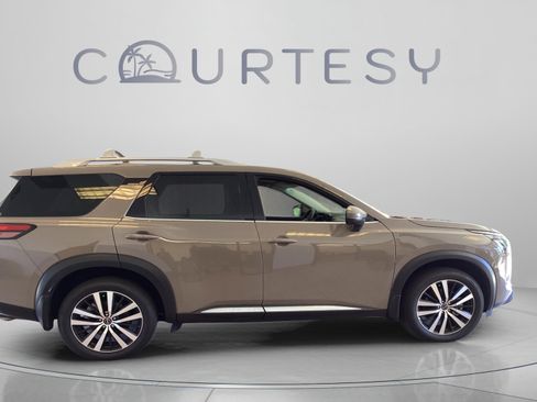 Certified 2025 Nissan Pathfinder Platinum w/ Cargo Package AWD/4WD image 8