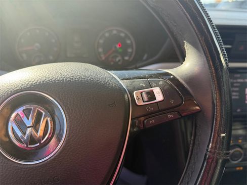 Used 2022 Volkswagen Passat 2.0T SE image 23