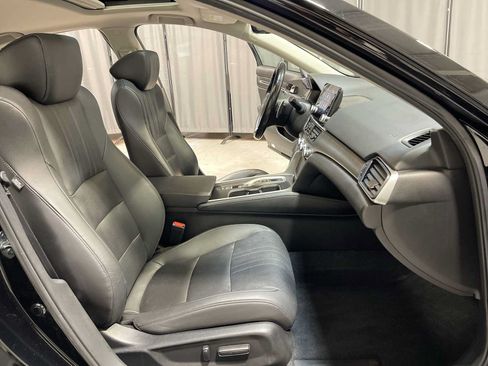Used 2022 Honda Accord Touring image 14