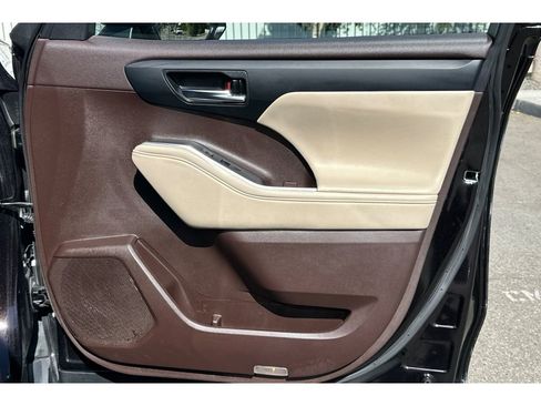 Used 2022 Toyota Highlander XLE image 22