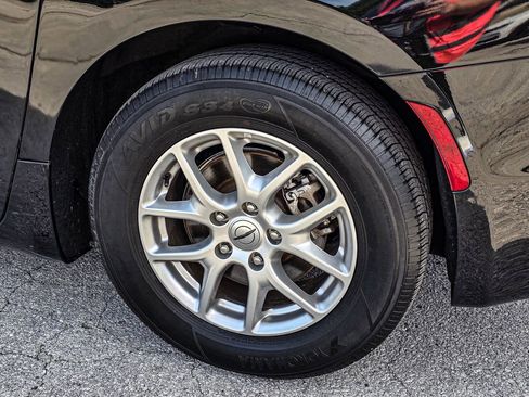 Used 2023 Chrysler Pacifica Touring-L FWD image 7