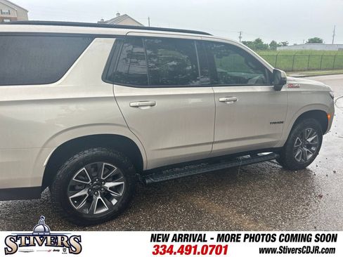 Used 2022 Chevrolet Tahoe Z71 w/ Luxury Package AWD/4WD image 9