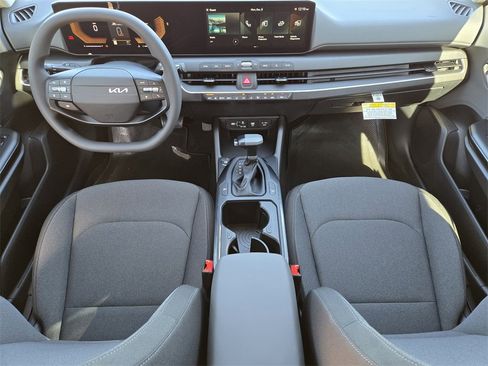 New 2025 Kia K4 LXS image 18