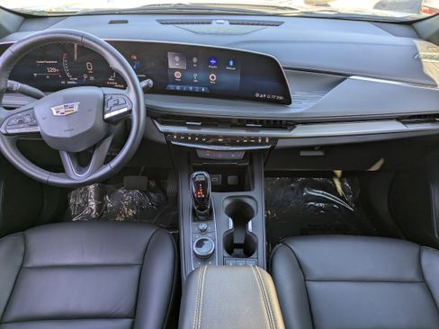 Used 2025 Cadillac XT4 Premium Luxury image 17