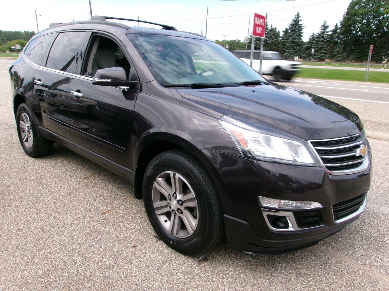 Used 2017 Chevrolet Traverse LT AWD/4WD image 2
