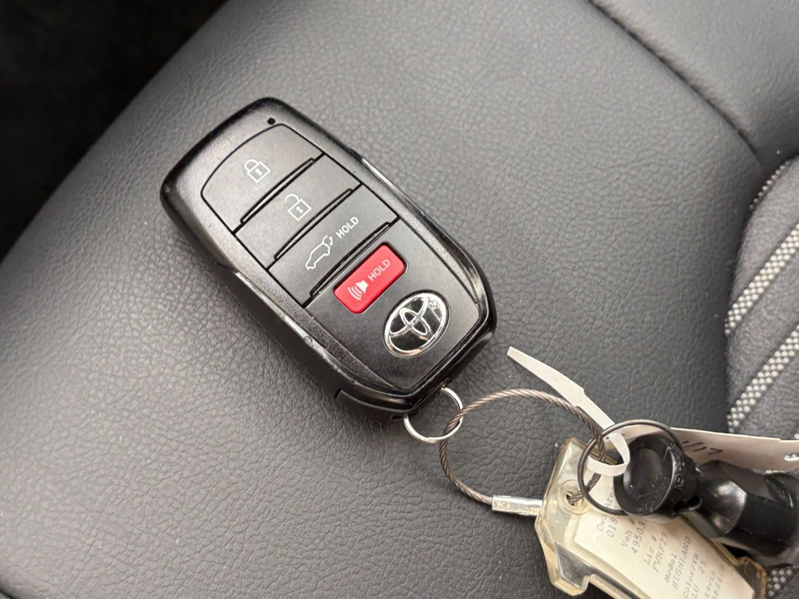 Used 2025 Toyota Highlander XSE AWD/4WD image 21
