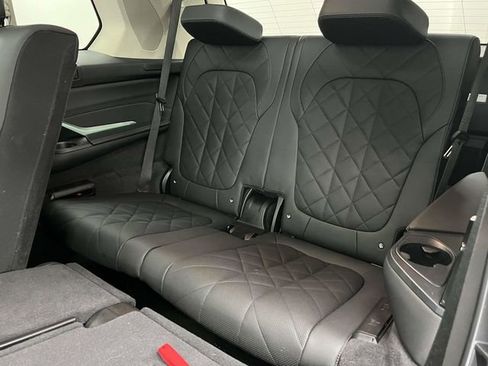 Used 2025 BMW X7 xDrive40i w/ Premium Package AWD/4WD image 21