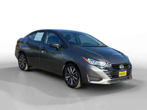 Used 2023 Nissan Versa SV image 7