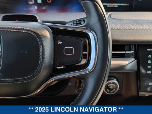 Used 2025 Lincoln Navigator Reserve w/ Jet Appearance Package AWD/4WD image 31