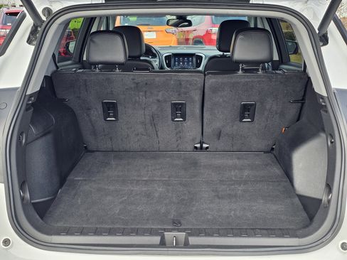 Used 2024 GMC Terrain SLT image 11