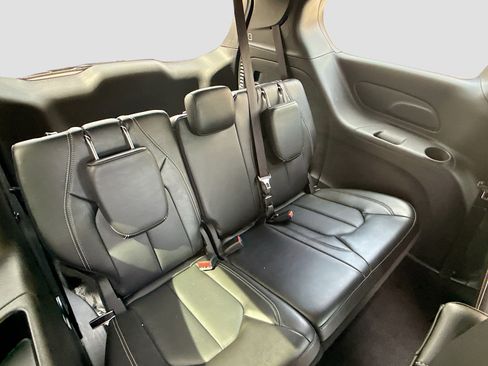 Used 2025 Chrysler Pacifica Select FWD image 27