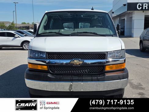 Used 2024 Chevrolet Express 3500 w/ Driver Convenience Package RWD image 2