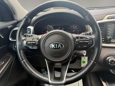 Used 2018 Kia Sorento FWD image 16