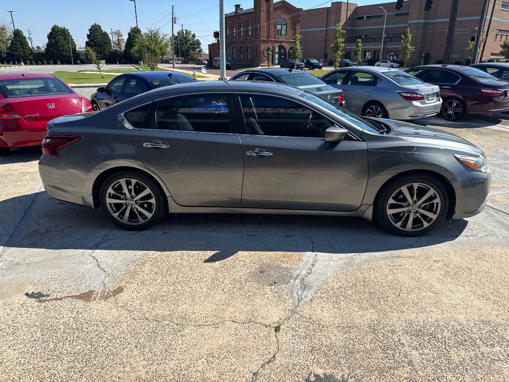 Used 2018 Nissan Altima 2.5 SR w/ SR Special Edition FWD image 6