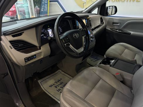 Used 2016 Toyota Sienna XLE Premium w/ Outdoor Package FWD image 22