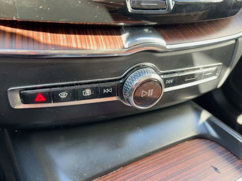 Certified 2023 Volvo XC60 B5 Plus w/ Protection Package Premier image 17