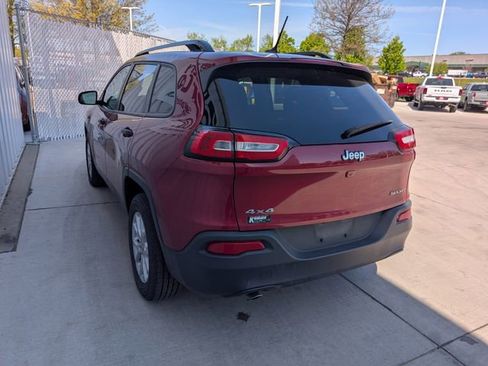 Used 2017 Jeep Cherokee Sport w/ Cold Weather Group AWD/4WD image 10