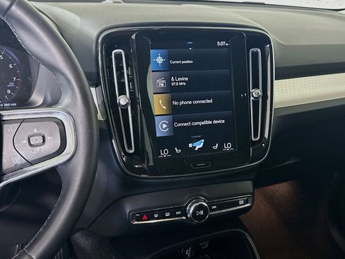 Used 2022 Volvo XC40 T4 Momentum FWD image 18