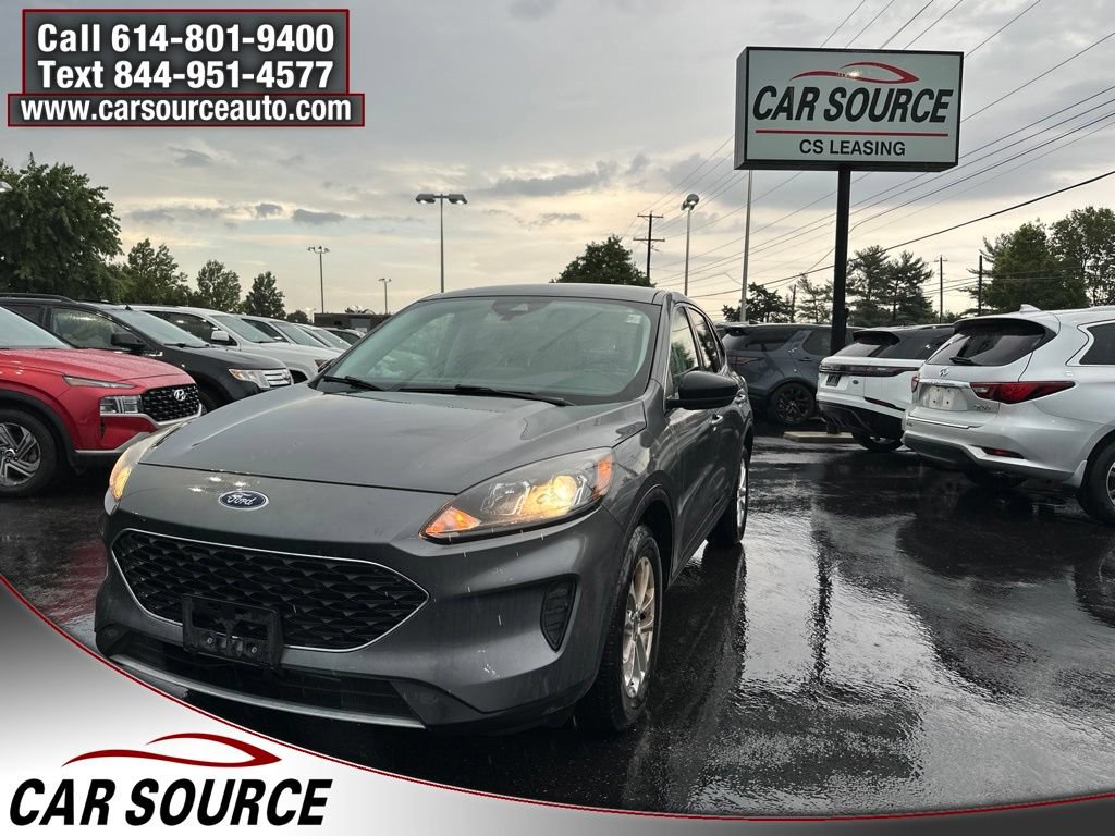 Used 2022 Ford Escape SE w/ Cold Weather Package AWD/4WD image 1