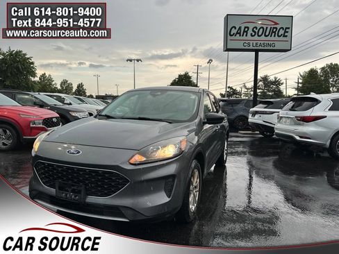 Used 2022 Ford Escape SE w/ Cold Weather Package AWD/4WD image 1