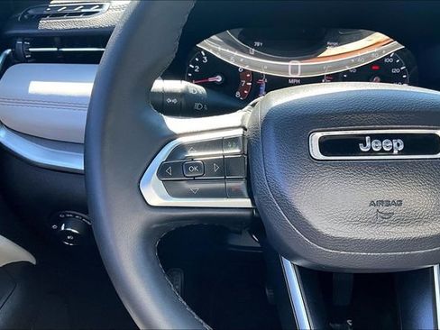 Used 2025 Jeep Compass Limited AWD/4WD image 11