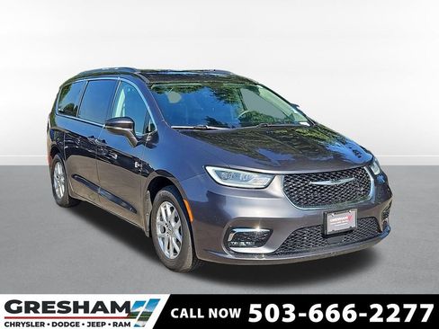 Used 2022 Chrysler Pacifica Touring-L FWD image 1