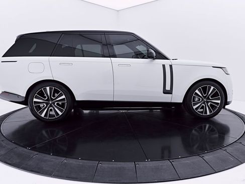 Used 2025 Land Rover Range Rover SE AWD/4WD image 15