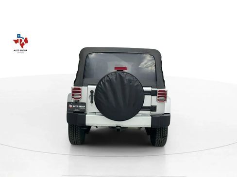 Used 2011 Jeep Wrangler Unlimited Sahara image 8