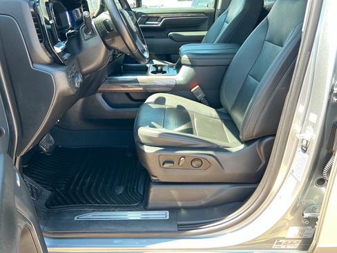 Used 2024 Chevrolet Silverado 3500 LTZ w/ LTZ Convenience Package AWD/4WD image 19
