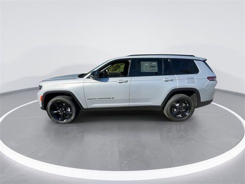 New 2025 Jeep Grand Cherokee L Altitude image 5