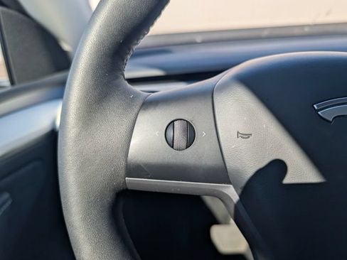 Used 2024 Tesla Model Y Long Range AWD/4WD image 20