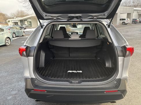 Used 2021 Toyota RAV4 XLE image 22