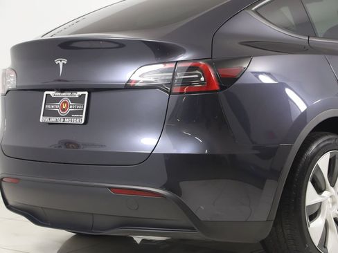 Used 2024 Tesla Model Y Long Range RWD image 41