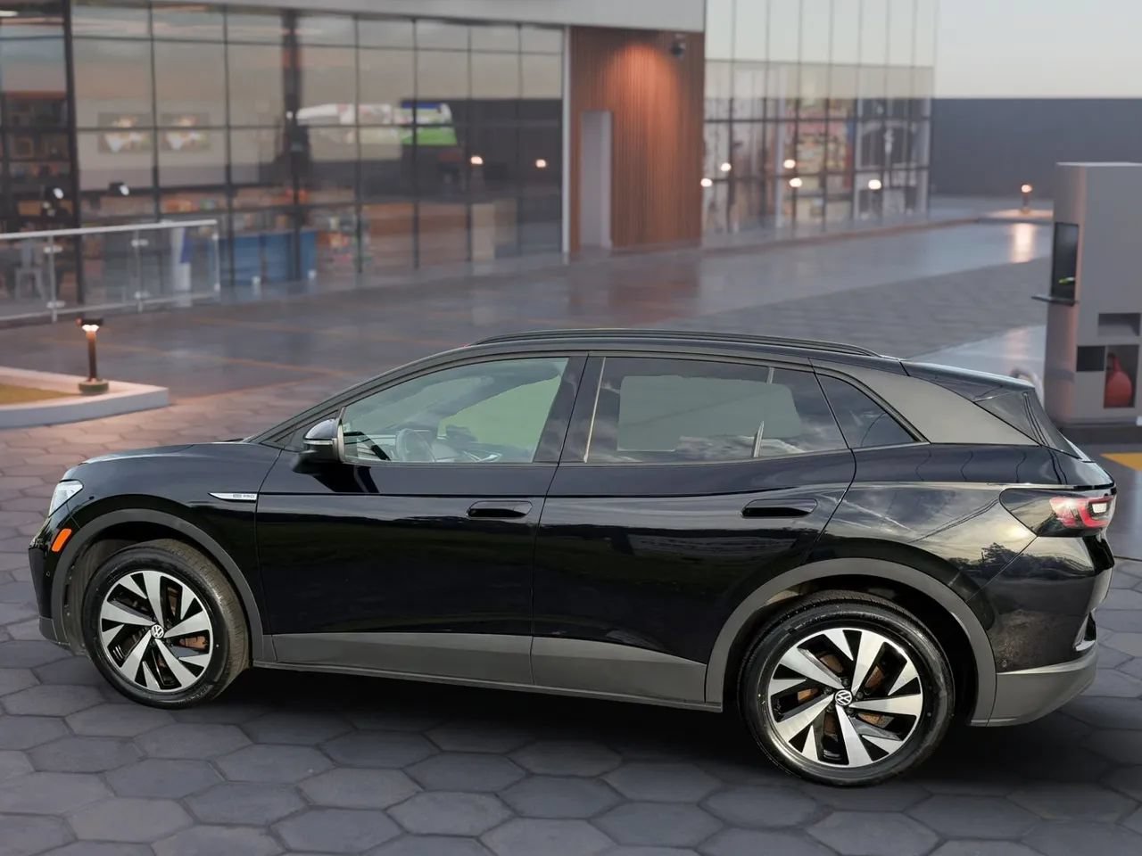 Used 2023 Volkswagen ID.4 Pro AWD/4WD image 7