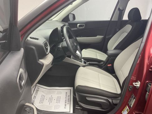 Used 2024 Hyundai Venue SEL FWD image 12