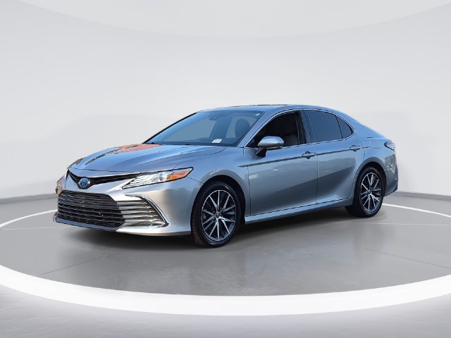 Used 2024 Toyota Camry XLE w/ Navigation Package FWD image 1