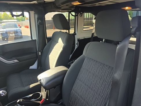 Used 2012 Jeep Wrangler Unlimited Rubicon AWD/4WD image 14