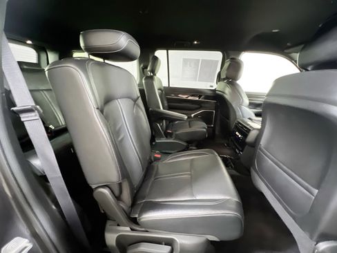 Used 2022 Jeep Wagoneer Series III w/ Flexible Seating Group image 27