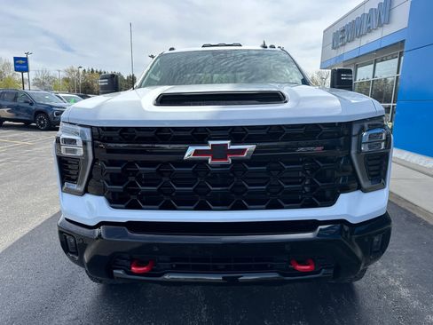 Used 2026 Chevrolet Silverado 2500 ZR2 AWD/4WD image 12