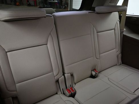 Used 2023 GMC Yukon Denali AWD/4WD image 9