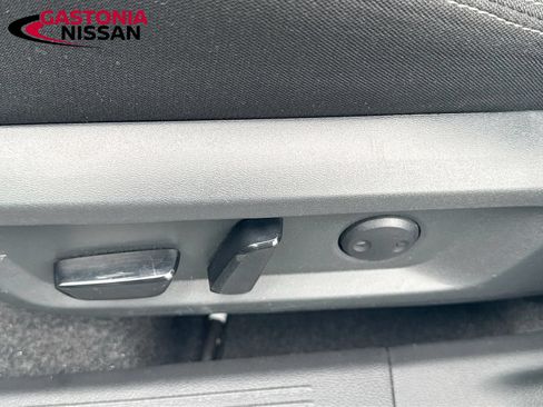 Used 2026 Nissan Rogue SV FWD image 25
