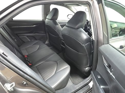 Used 2020 Toyota Camry SE image 17